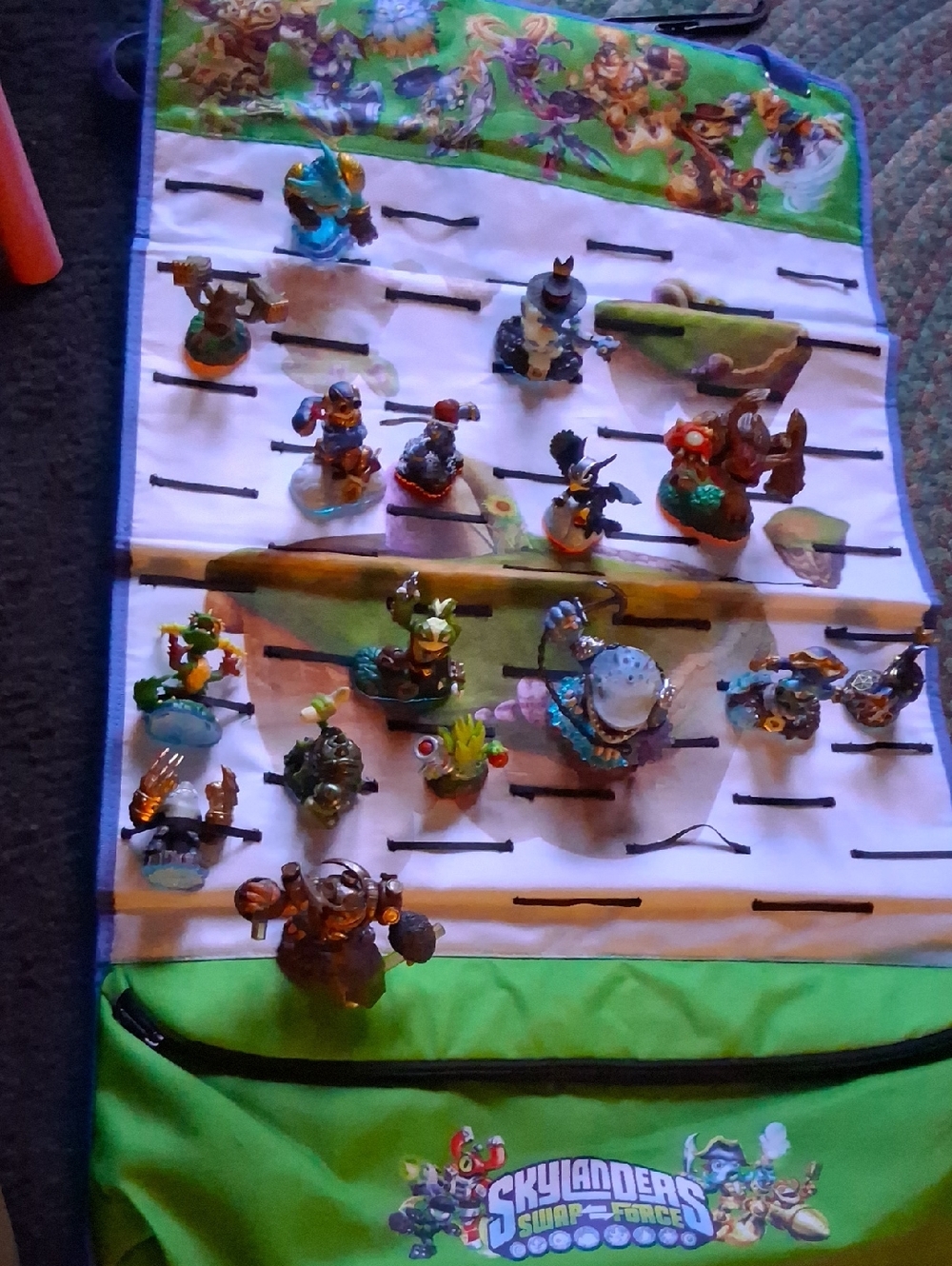 Figure Carrying Mat - Green/ Action Figures